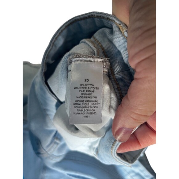A.N.A Brand, Color Light Blue Jeans, Size 20 W, High Rise Shorts - Woman - Picture 7 of 7